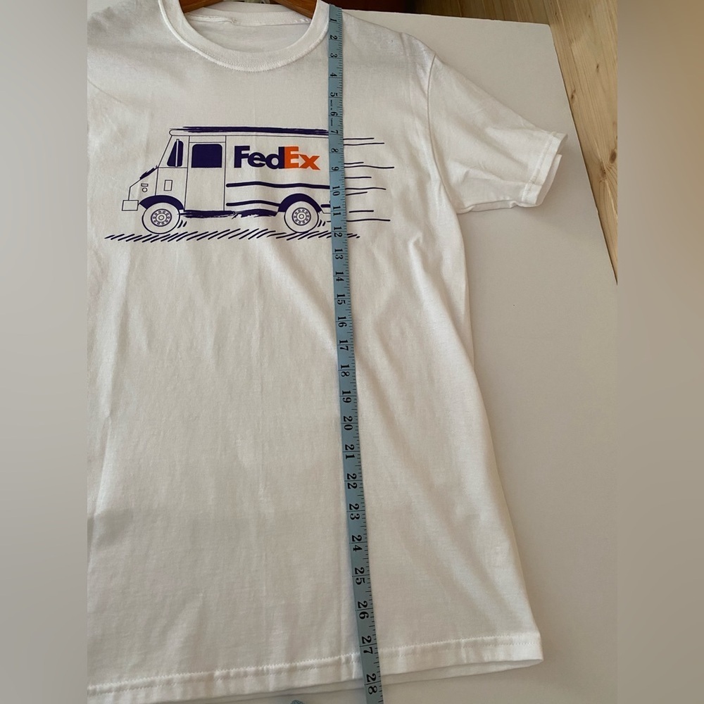 FRUIT of the LOOM FedEx Delivery Truck Graphic Design Unisex Small White Cotton - Picture 7 of 8